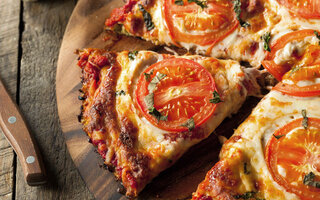 Pizza com massa de couve-flor