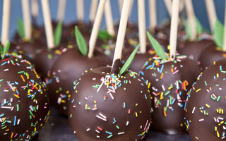 Maçã coberta de chocolate