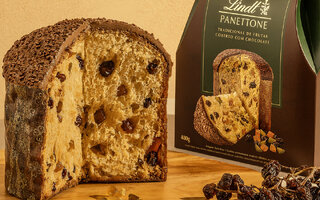Panettone Tradicional de Frutas com cobertura de Chocolate ao Leite da Lindt