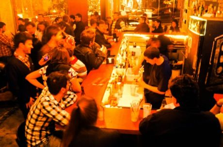 Imagem de destaque para Dive Bar